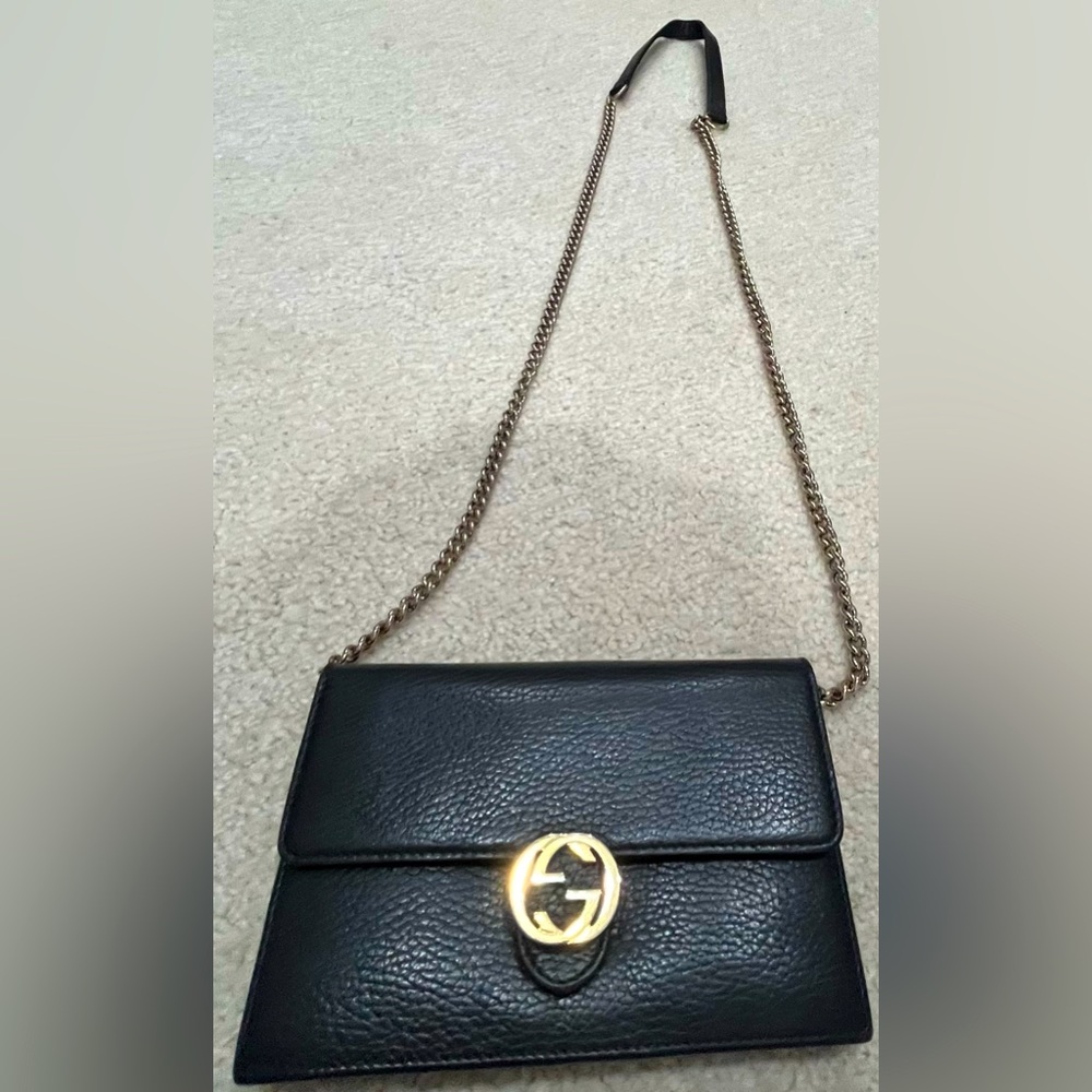 GUCCI
Black Dollar Calfskin Interlocking G Chain Wallet - Picture 1 of 4